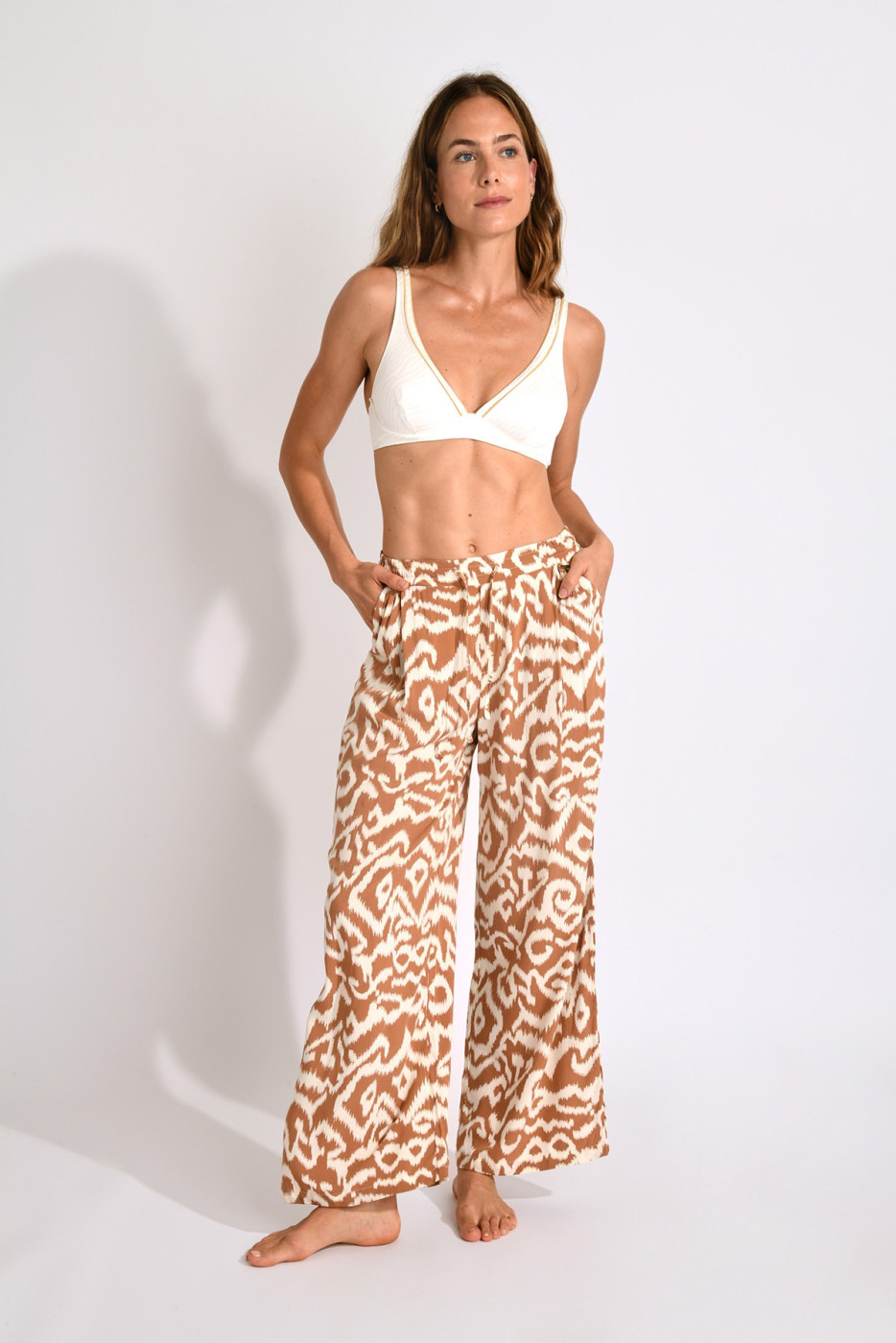 Pantalon camel à motifs ALYA GAROUPE coupe fluide - 6
